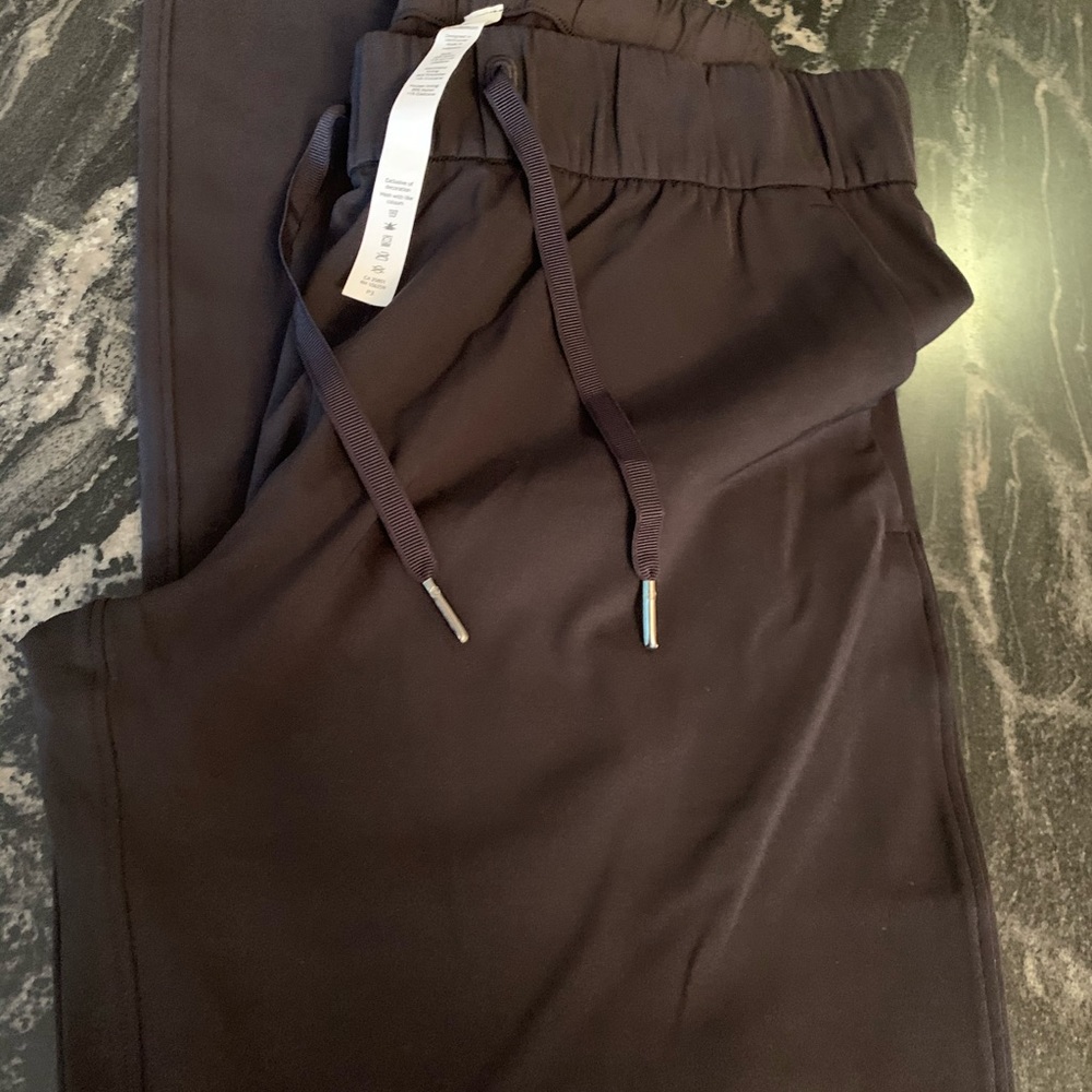 Lululemon On the fly joggers, size 6